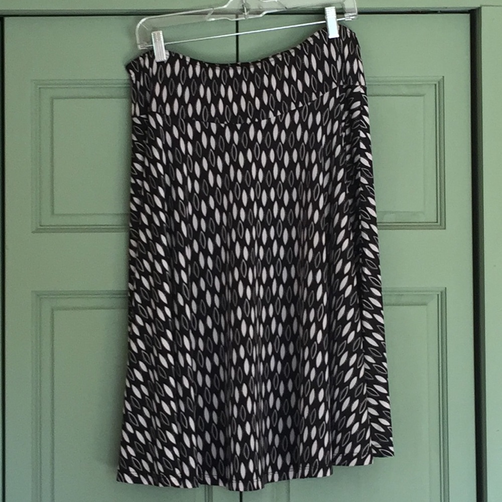 Lapis elastic waist skirt. XL. Black and beige.